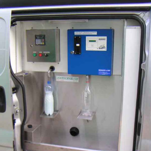 Milch Verkafswagen mit installiertem Milchautomat